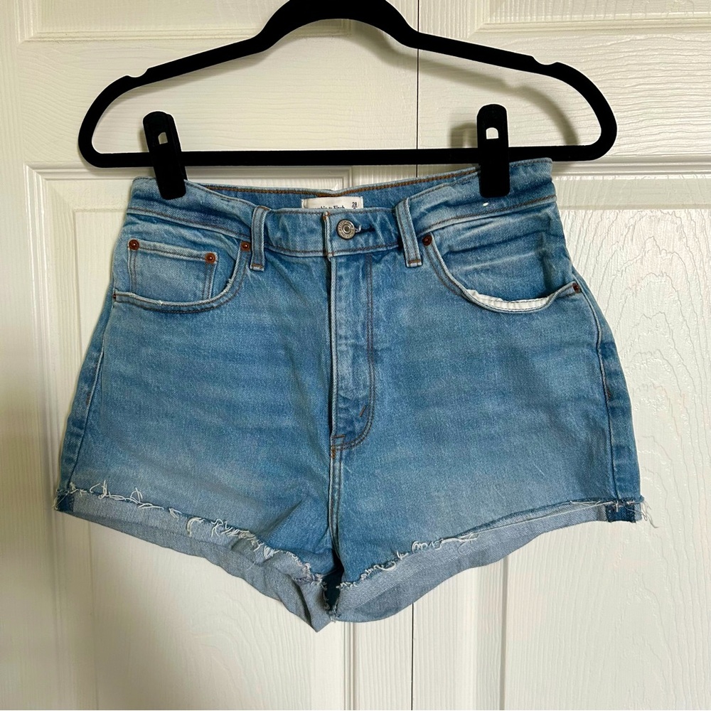 Abercrombie Sz 28 High Rise Mom Short Curve Love